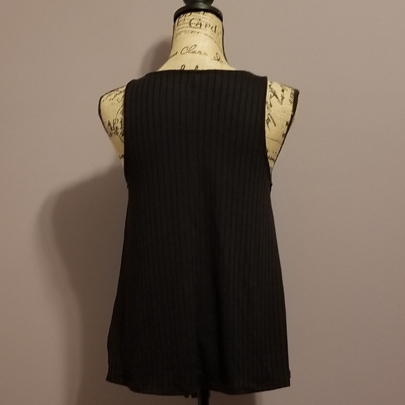 Sleeveless Top - Picture 2 of 4